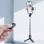 Mcdodo SS-1781 Wireless Selfie Stick with Single Lamp ZM Series 152mm folded length 6-gear color temperature adjustment Wide-angle shooting